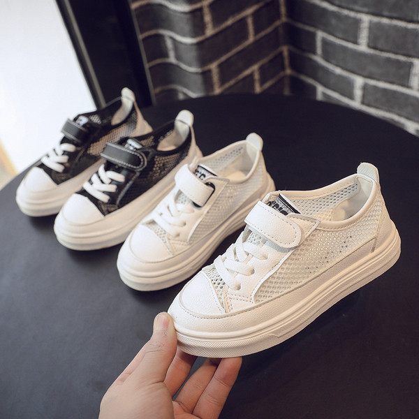 Adidași moderni pentru copii în alb și negru pentru fete