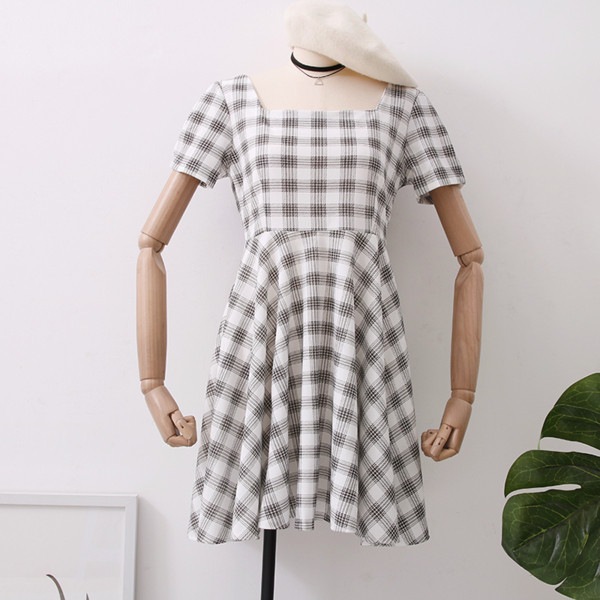 Rochie de dama in carouri cu decolteu patrat in mai multe culori