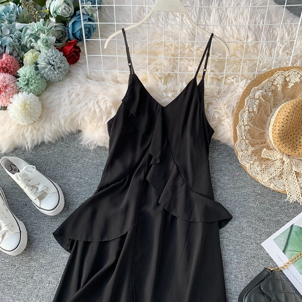 Rochie de dama cu bretele subtiri si decolteu in V de culoare neagra