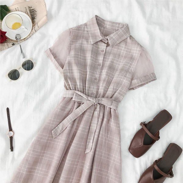 Rochie elegantă de damă, cu mâneci scurte și o panglică în trei culori