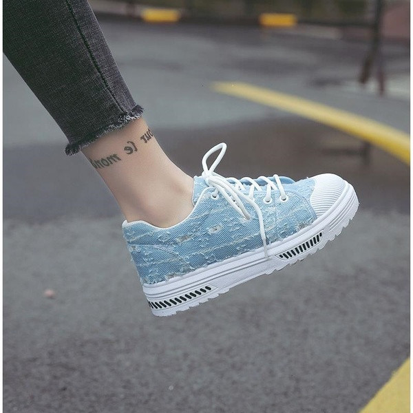 Adidasi moderni de dama cu sireturi in albastru