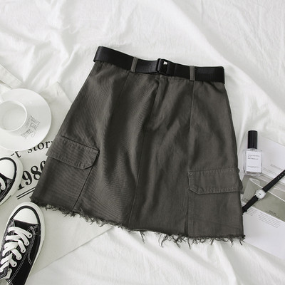 Fusta de dama moderna cu curea in alb, verde, gri si negru