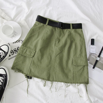 Fusta de dama moderna cu curea in alb, verde, gri si negru