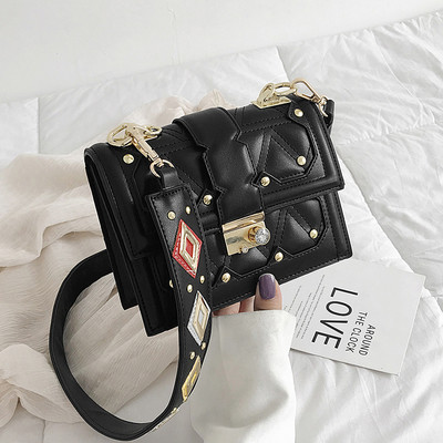 Geanta de dama din piele cu decor metalic