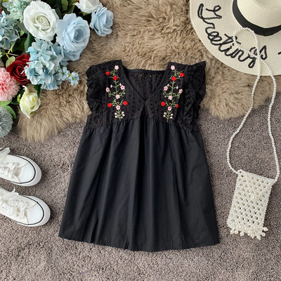 Модерен дамски потник с V-образно деколте и бродерия в няколко цвята