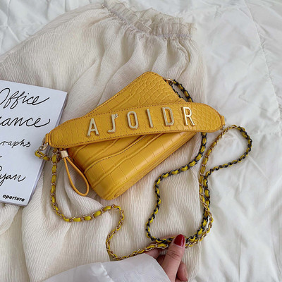 Női kis táska hosszú füllel több színben