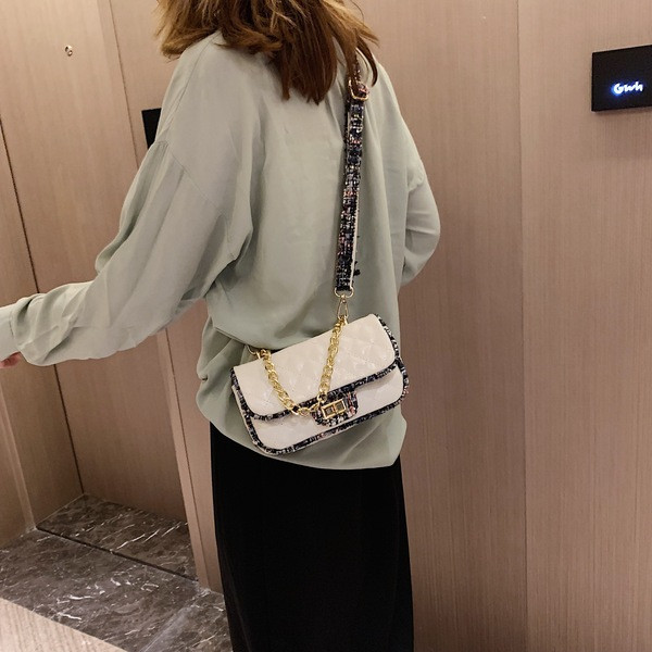 Geanta de dama cu lant metalic in mai multe culori