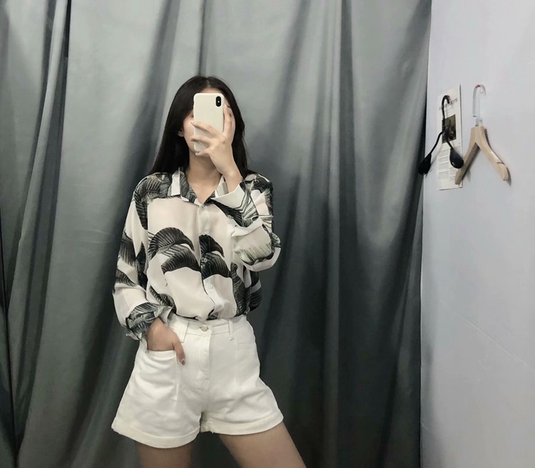 Cămașă largă de damă, cu mânecă lungă, cu model floral