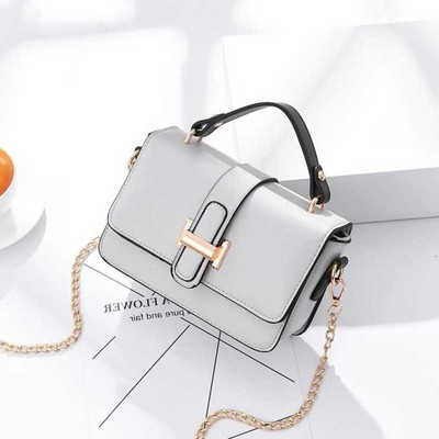 Geanta de dama eleganta cu inchizatoare metalica si lant in cinci culori