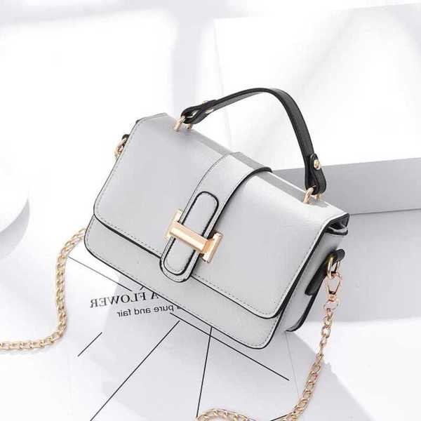 Geanta de dama eleganta cu inchizatoare metalica si lant in cinci culori