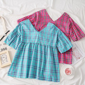 Bluză de damă elegantă cu mâneci 3/4 și decolteu în V în două culori