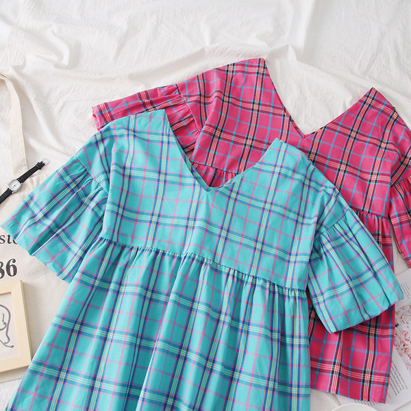 Bluză de damă elegantă cu mâneci 3/4 și decolteu în V în două culori