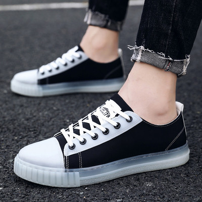 Tenisi de bărbați actuali în patru culori cu emblemă