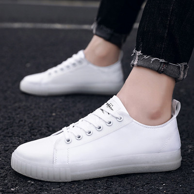 Tenisi de bărbați actuali în patru culori cu emblemă