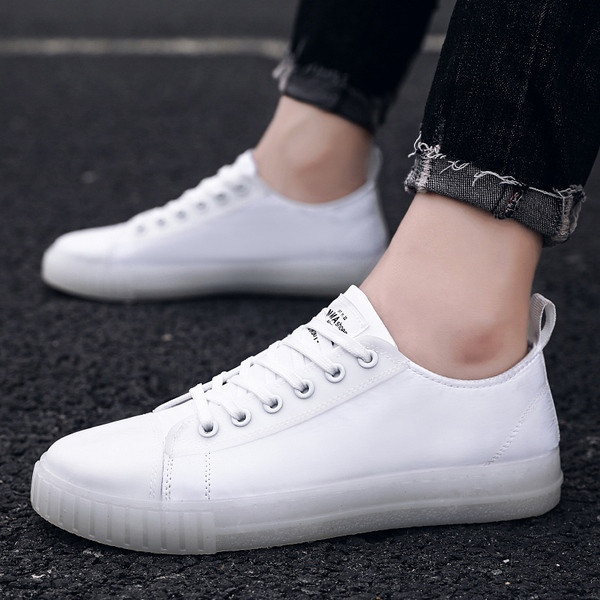 Tenisi de bărbați actuali în patru culori cu emblemă