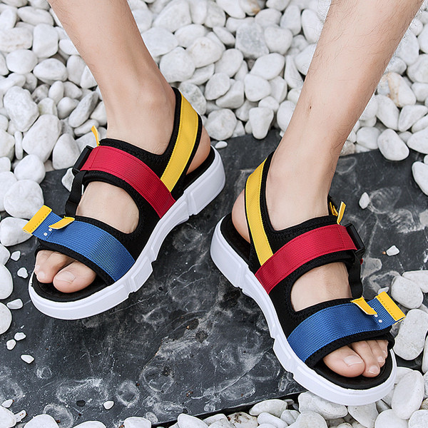 Model nou de sandale barbatesti in trei culori