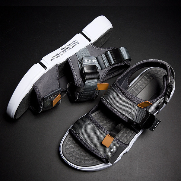 Model nou de sandale barbatesti in trei culori