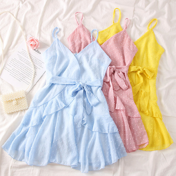 Ежедневна дамска рокля с V-образно деколте и колан в няколко цвята