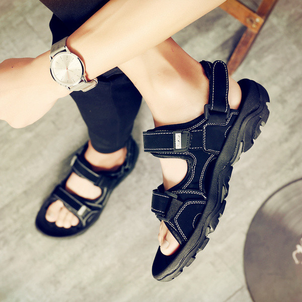 Sandale bărbătești actuale în trei culori