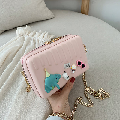 Модерна дамска чанта  с 3D елемент в няколко цвята