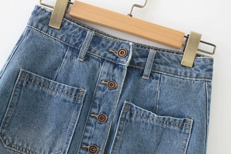 Fusta de dama din denim cu nasturi pe toata lungimea si buzunare