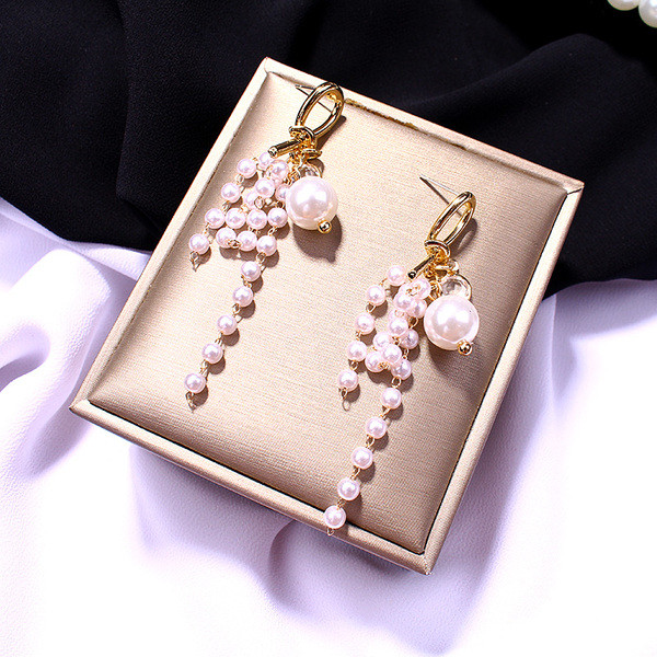 Model nou de cercei dama - in culoare aurie cu perle