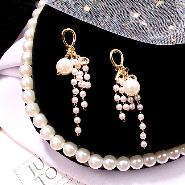 Model nou de cercei dama - in culoare aurie cu perle