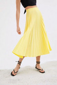 Fusta lungă plisată de damă, de culoare galbenă