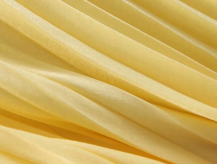 Fusta lungă plisată de damă, de culoare galbenă