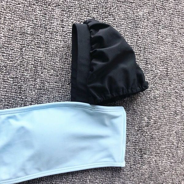 Costum de baie model nou din două părți cu o curea