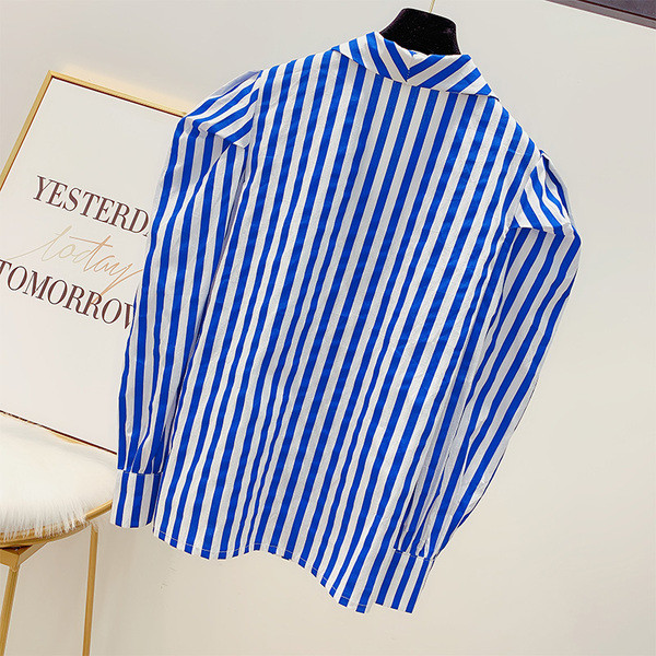 Cămașă de damă modernă în dungi, cu mâneci lungi