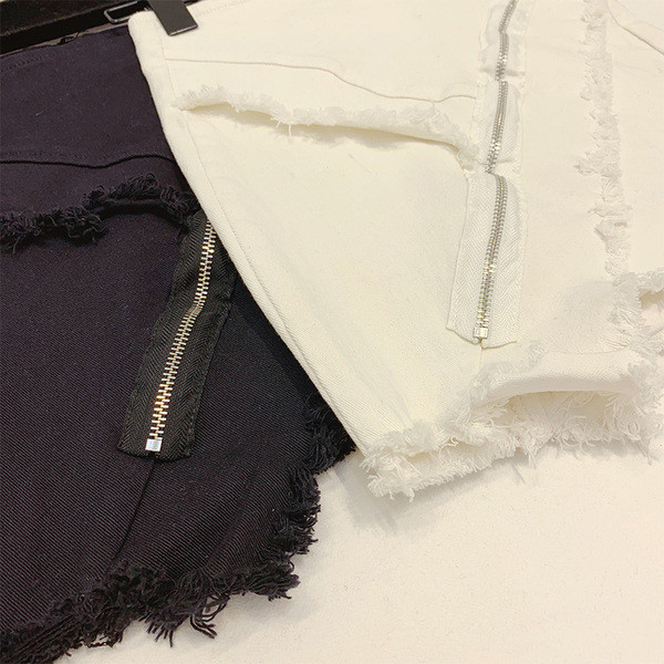 Fusta de dama din denim cu fermoar alb si negru