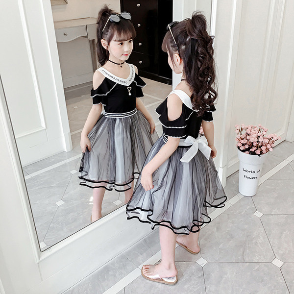 Rochie modernă pentru copii pentru fete în roșu și negru cu inscripții și tul