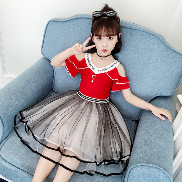 Rochie modernă pentru copii pentru fete în roșu și negru cu inscripții și tul