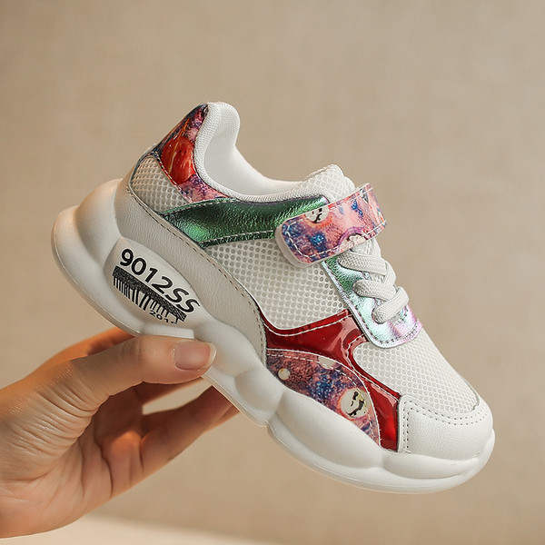 Model nou de adidasi copii pentru fete - in doua culori