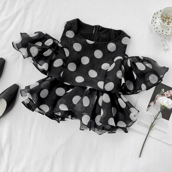 Bluză de damă cu buline cu fermoar în alb și negru