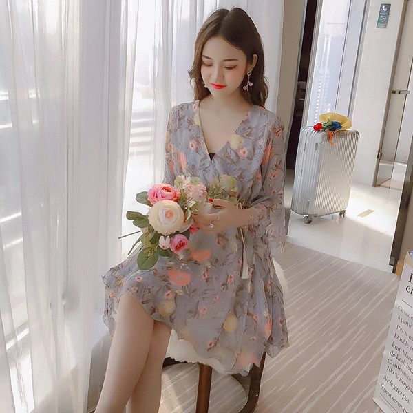 Rochie moderna de dama cu decolteu in V si model floral in trei culori