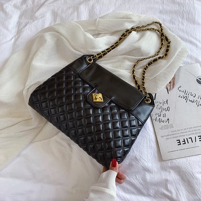 Модерна дамска чанта от еко кожа и дълга дръжка