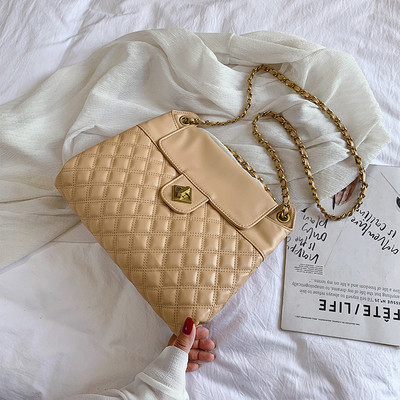 Модерна дамска чанта от еко кожа и дълга дръжка