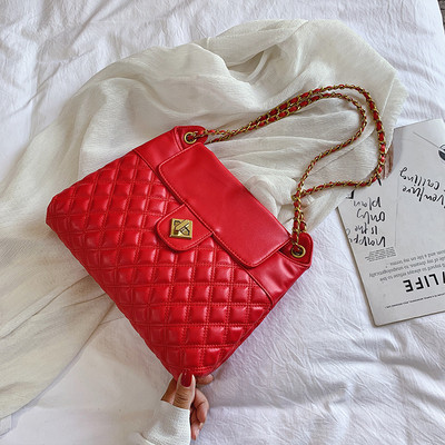 Модерна дамска чанта от еко кожа и дълга дръжка