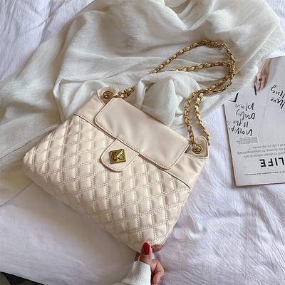 Модерна дамска чанта от еко кожа и дълга дръжка