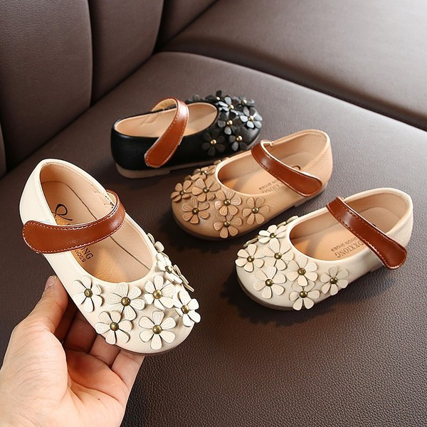 Pantofi actuali pentru copii in trei culori cu elemente 3D