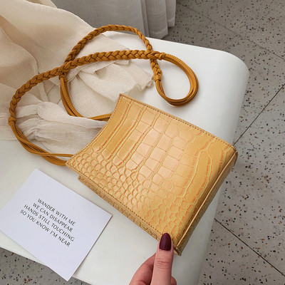 Eko bőrből készült női táska hosszú füllel