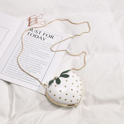 Geanta de dama cu inchidere metalica in mai multe culori