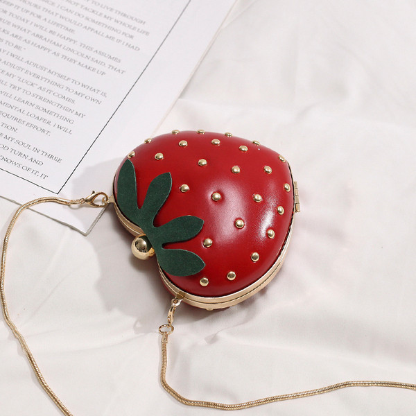 Geanta de dama cu inchidere metalica in mai multe culori