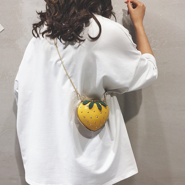 Geanta de dama cu inchidere metalica in mai multe culori