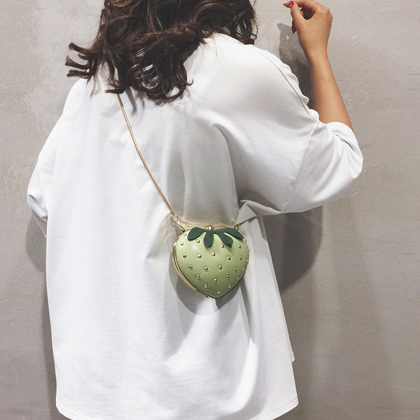 Geanta de dama cu inchidere metalica in mai multe culori