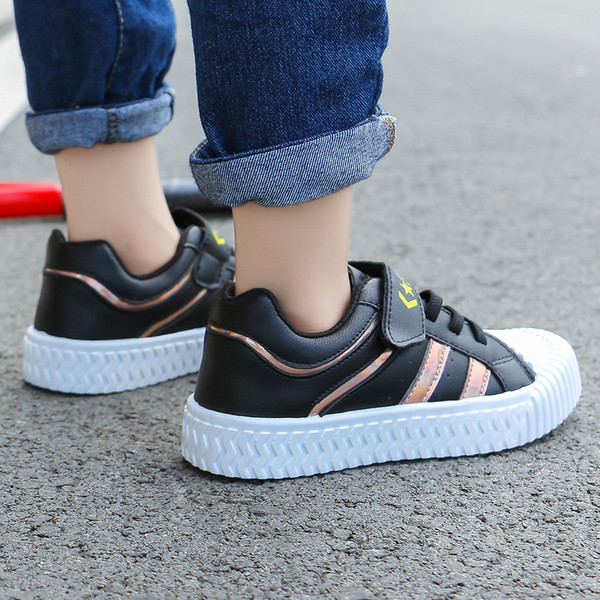 Tenisi actuali pentru copii pentru fete - în trei culori cu inscripție