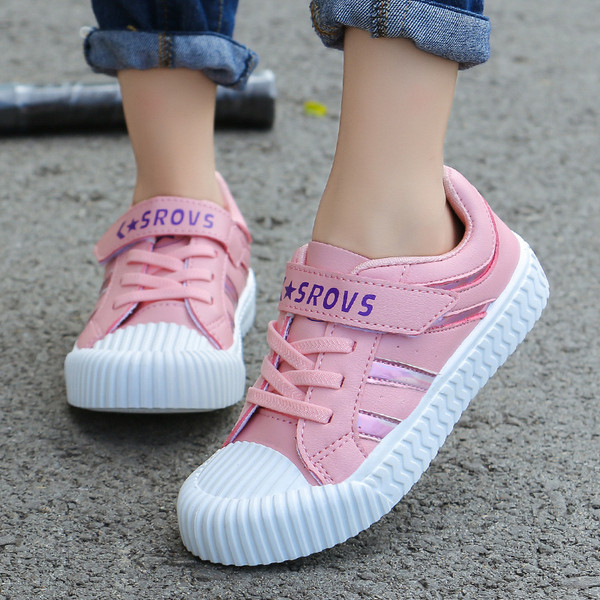 Tenisi actuali pentru copii pentru fete - în trei culori cu inscripție