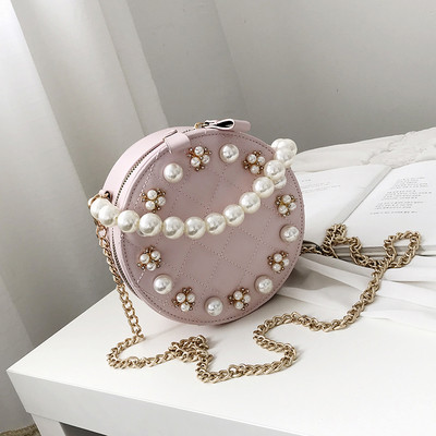 Geanta de dama in forma rotunda decorata cu perle in mai multe culori